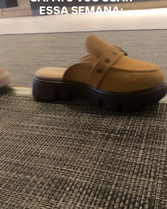 Clog caramelo com fivela
